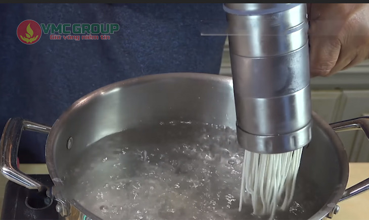 Chọn khuôn làm bún với kích thước phù hợp
