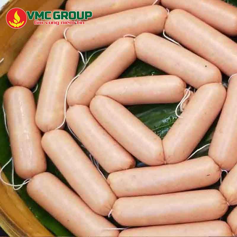 Hấp hoặc luộc xúc xích