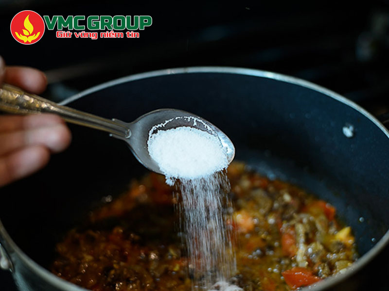 Monosodium glutamate (MSG) giúp tăng hương vị