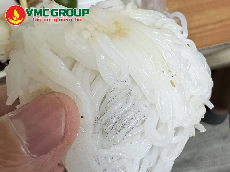 Bún dễ bị chua mốc, đổi màu nếu không bảo quản đúng cách